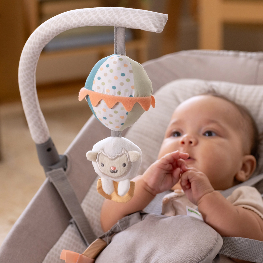 INGENUITY Masszázs vibráló hintaszék melódiával Soulful Skies™ 0m+ 9kg-ig