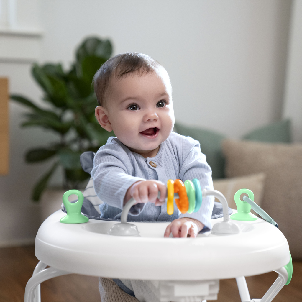 INGENUITY Smooth Strides™ járóka 6 hónapos kortól 12 kg-ig