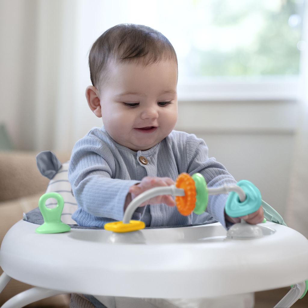 INGENUITY Smooth Strides™ járóka 6 hónapos kortól 12 kg-ig