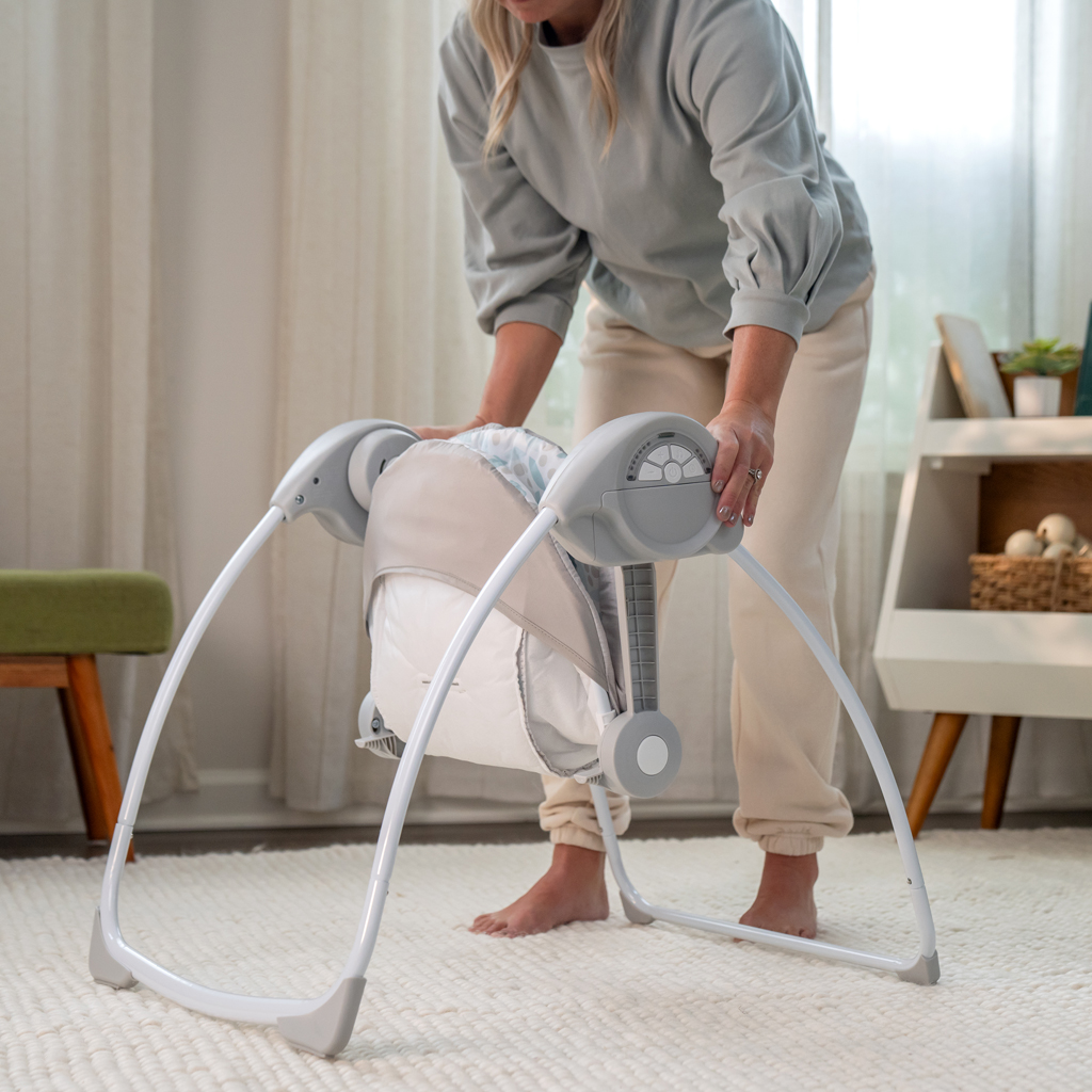 INGENUITY Endless Blooms™ 0m+, 9 kg-ig konvertibilis utazó hintaszék melódiával