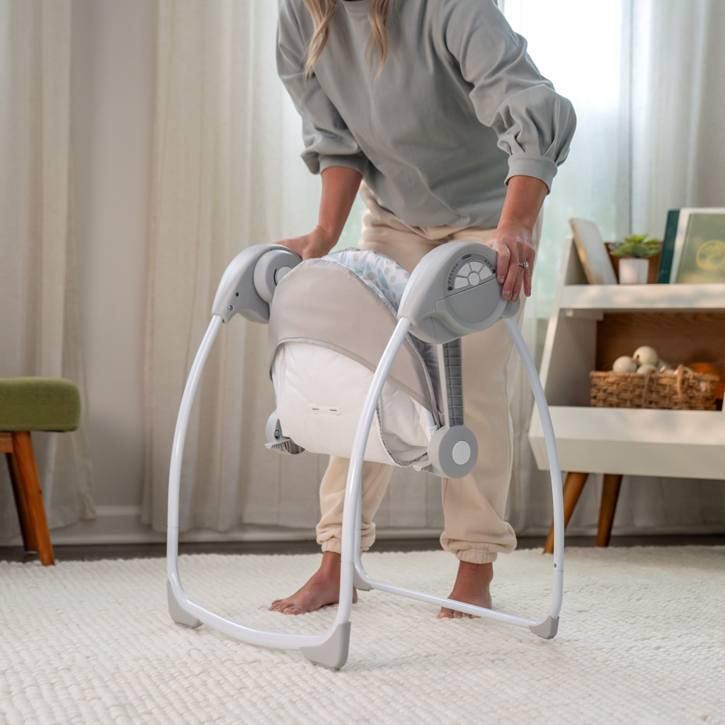 INGENUITY Endless Blooms™ 0m+, 9 kg-ig konvertibilis utazó hintaszék melódiával