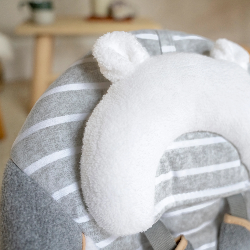 INGENUITY Konvertibilis utazó hinta dallamokkal Bella Teddy™ 0m+ 9kg-ig