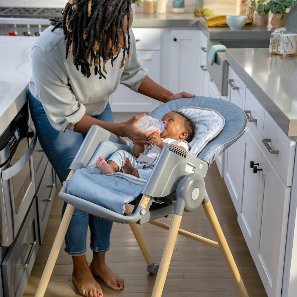 INGENUITY Deluxe 7 az 1-ben Proper Positioner™ Chambray etetőszék 0 hónapos kortól 23 kg-ig