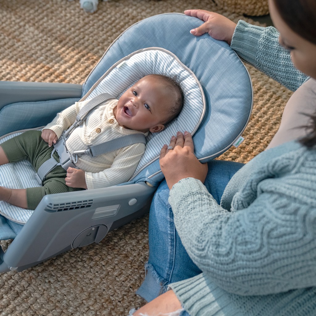 INGENUITY Deluxe 7 az 1-ben Proper Positioner™ Chambray etetőszék 0 hónapos kortól 23 kg-ig