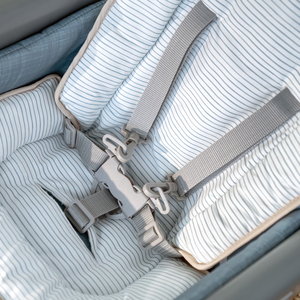 INGENUITY Deluxe 7 az 1-ben Proper Positioner™ Chambray etetőszék 0 hónapos kortól 23 kg-ig