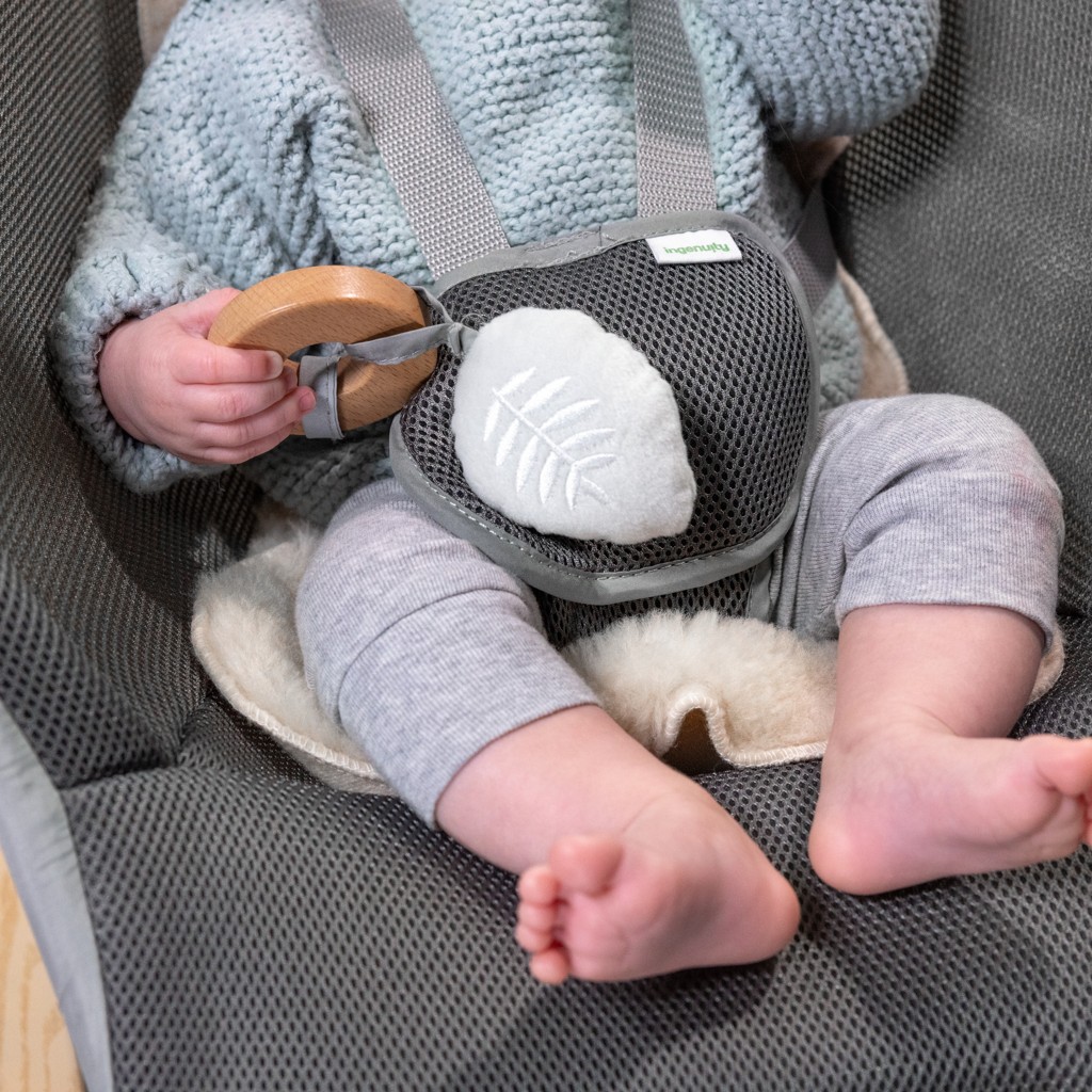 INGENUITY Rezgő hintaszék zenével Every Season™ - Wesley™ 0m+ 18 kg-ig