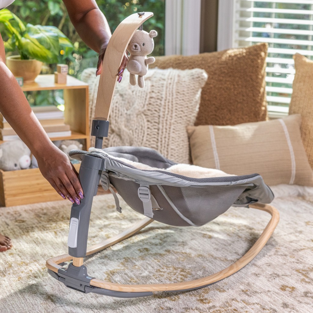 INGENUITY Rezgő hintaszék zenével Every Season™ - Wesley™ 0m+ 18 kg-ig