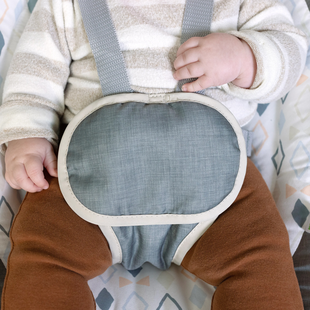 INGENUITY Parker™ zenélő hintaszék 0 hónapos kortól, 9 kg-ig