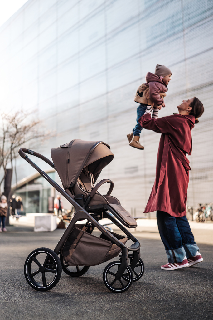 EASYWALKER Kombinált babakocsi Zoey Pure Black + CBX By CYBEX Aton B2 i-Size + bázis