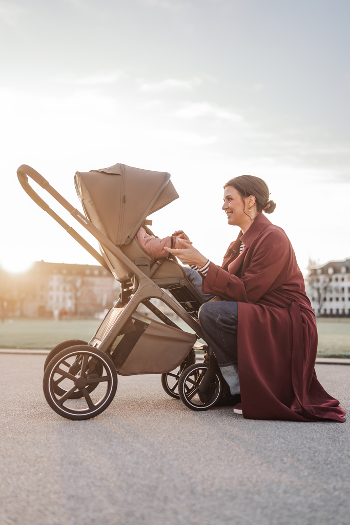 EASYWALKER Kombinált babakocsi Zoey Sage Green + CBX By CYBEX Aton B2 i-Size + bázis