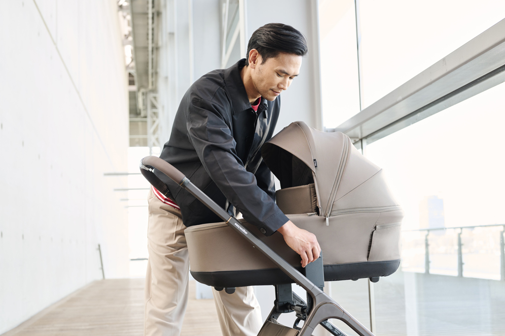 EASYWALKER Kombinált babakocsi Zoey Sage Green + CBX By CYBEX Aton B2 i-Size + bázis