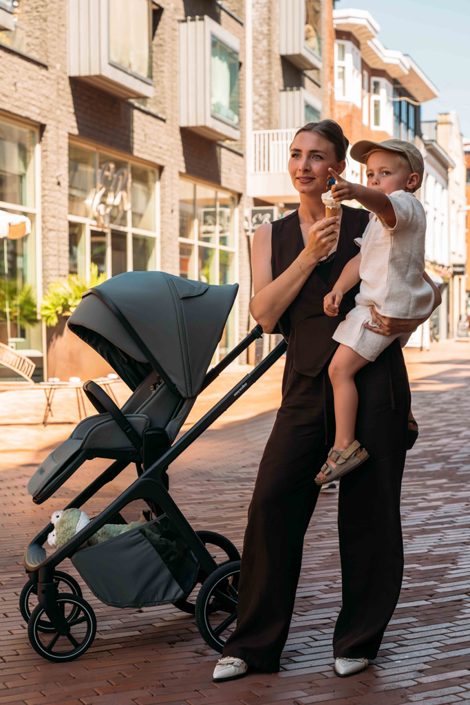 EASYWALKER Kombinált babakocsi Zoey Go Pure Black