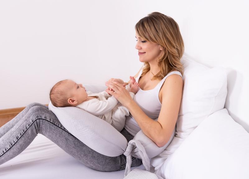 BABYMATEX Moon szoptatós párna világosszürke 260 cm