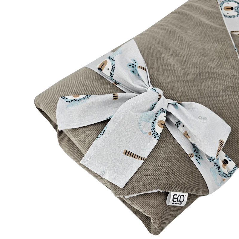 EKO Csecsemőtakaró pamutból Velvet és kókusz belsővel, oroszlános masnival 75x75 cm