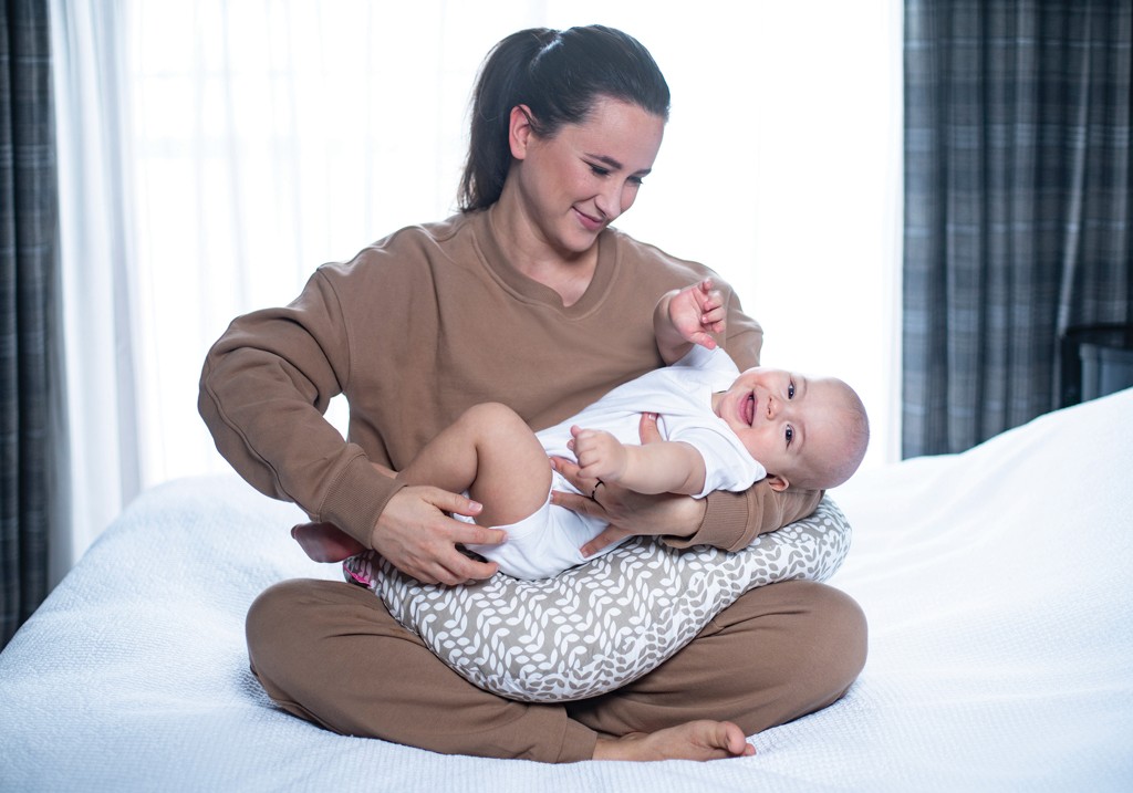 MOTHERHOOD Szoptatós párna Beige Classics new36x16x54 cm