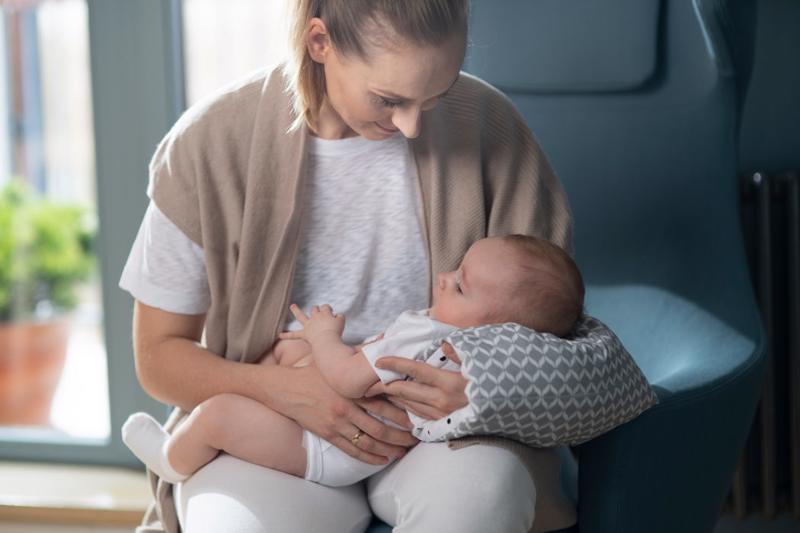 MOTHERHOOD Szoptatós párna Grey Classics