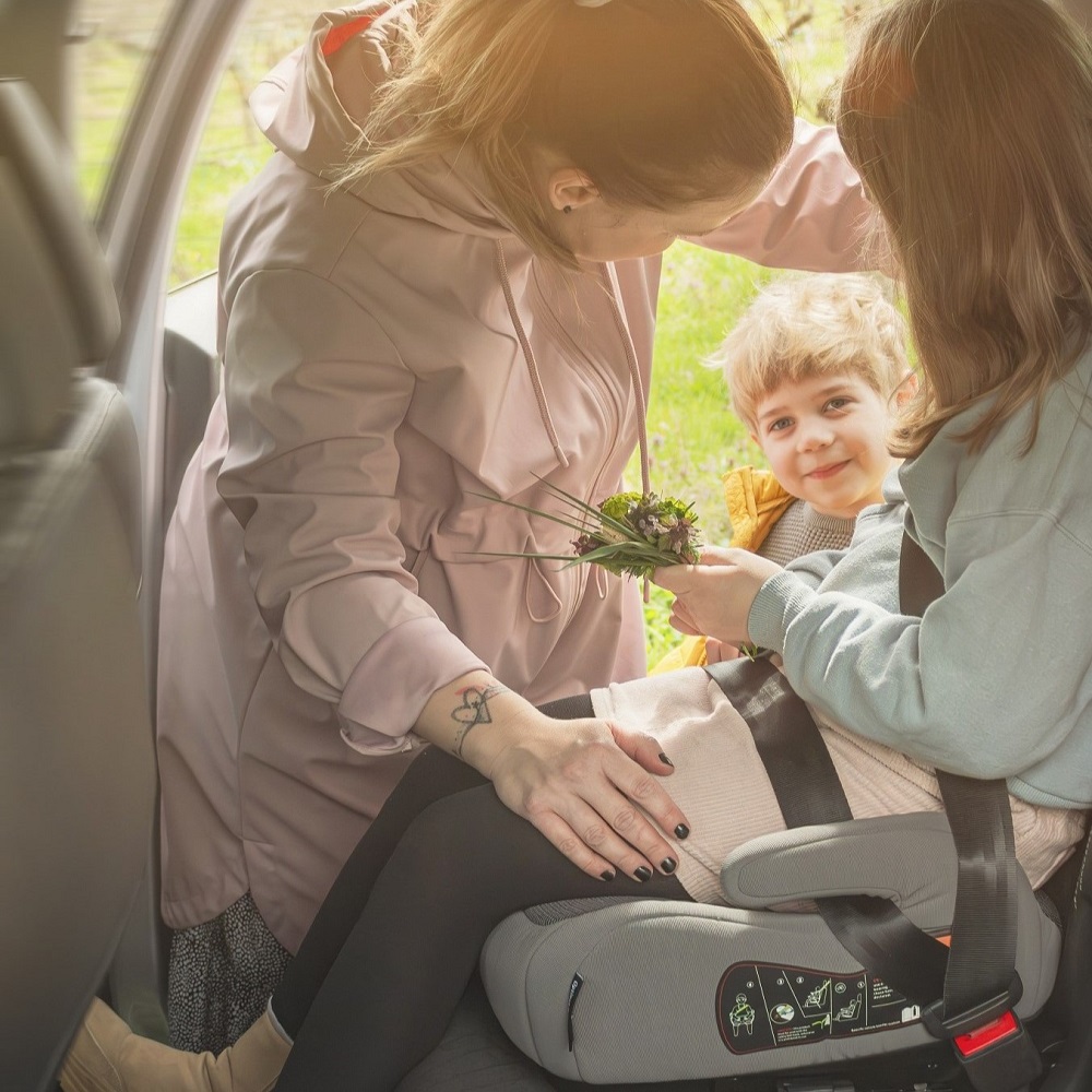 PETITE&amp;amp;amp;amp;amp;amp;amp;amp;MARS Optimus ülésmagasító  Pro i-Size Black Air 125 - 150 cm (22-36 kg)