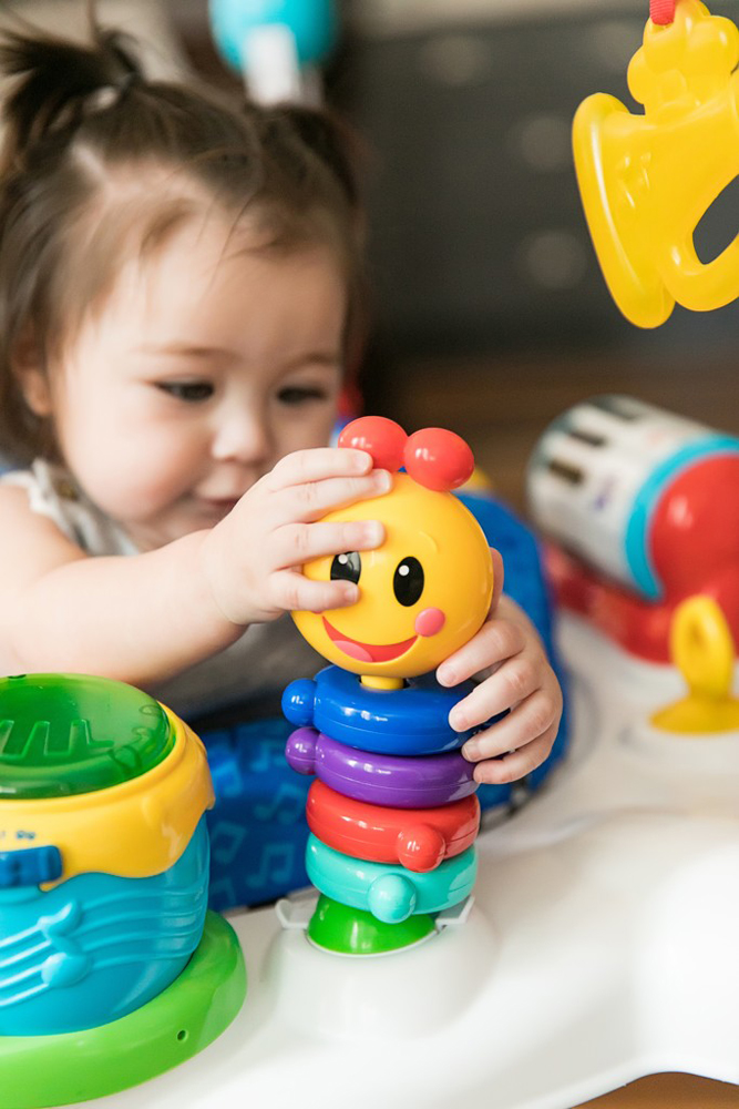 BABY EINSTEIN Ugráló/aktív központ 2 az 1-ben Neighborhood Symphony 6 hónapos kortól 11 kg-ig