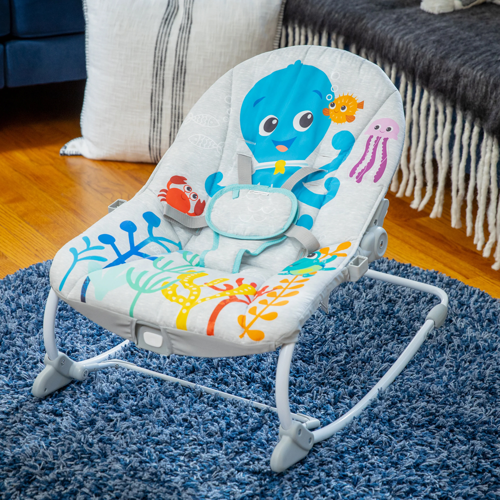 BABY EINSTEIN Zenei vibráló hintaszék Kick to It Opus 18 kg-ig