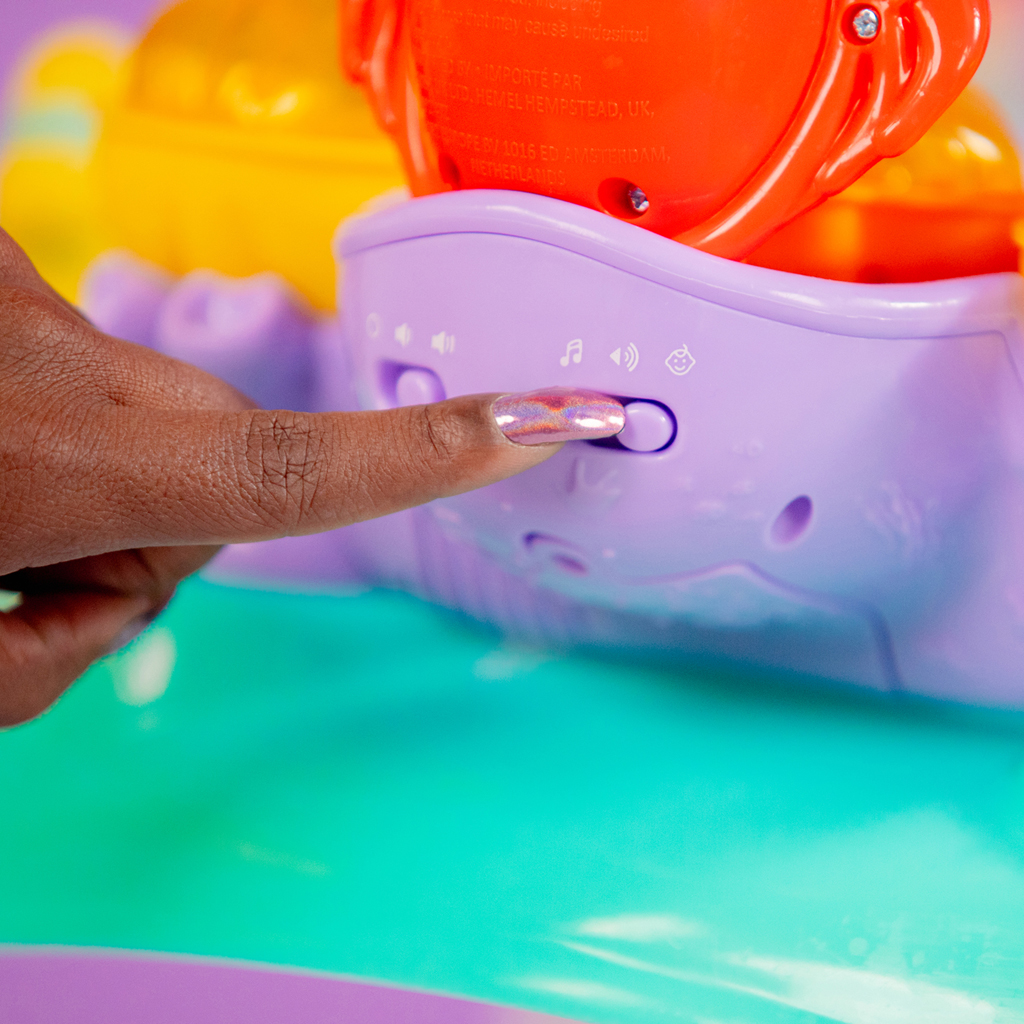 DISNEY BABY Ugráló A KIS HABLEÁNY Tevékenységek Tengere™