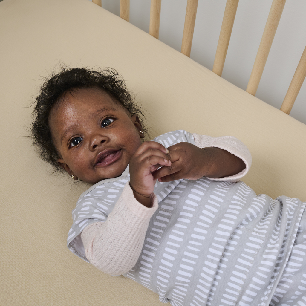 INGENUITY Pamut pólya kagyló alakú, átalakítható szabad ujjú TOG 1 SwaddleMe™ Szürke 3hó+