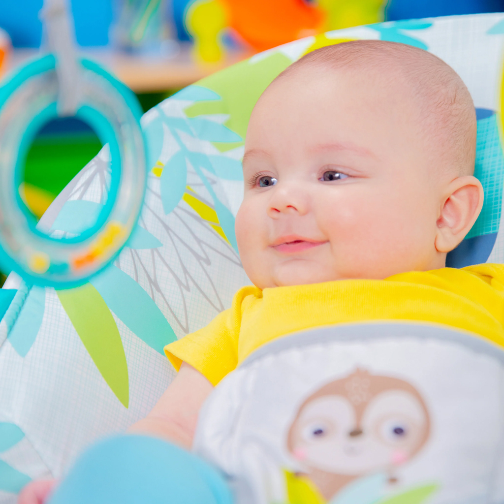 BRIGHT STARTS Vibráló pihenőszék Rainforest Vibes™ 0m+ 9kg-ig