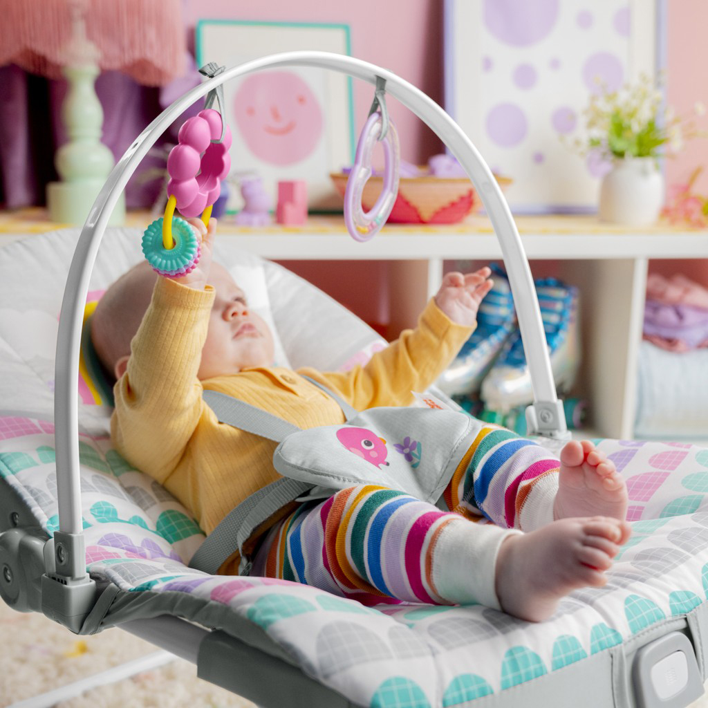 BRIGHT STARTS pihenőszék Rosy Rainbow™ 18 kg-ig